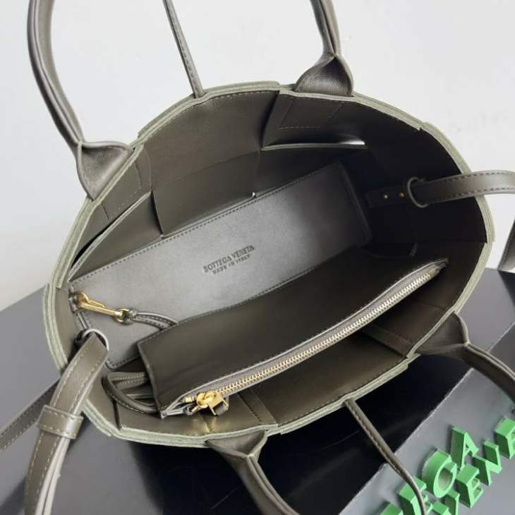 Picture of Bottega Veneta Handbags _SKUfw184065578fw